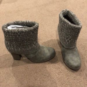 Knitted Muk Luks heeled booties, never used